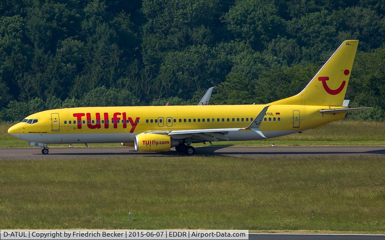 D-ATUL, 2011 Boeing 737-8K5 C/N 38820, taxying to the active