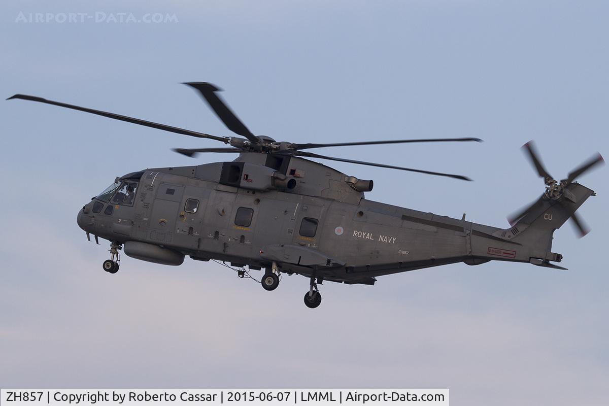 ZH857, AgustaWestland EH-101 Merlin HM.2 C/N 50151/RN37/MCSP17, Runway 05