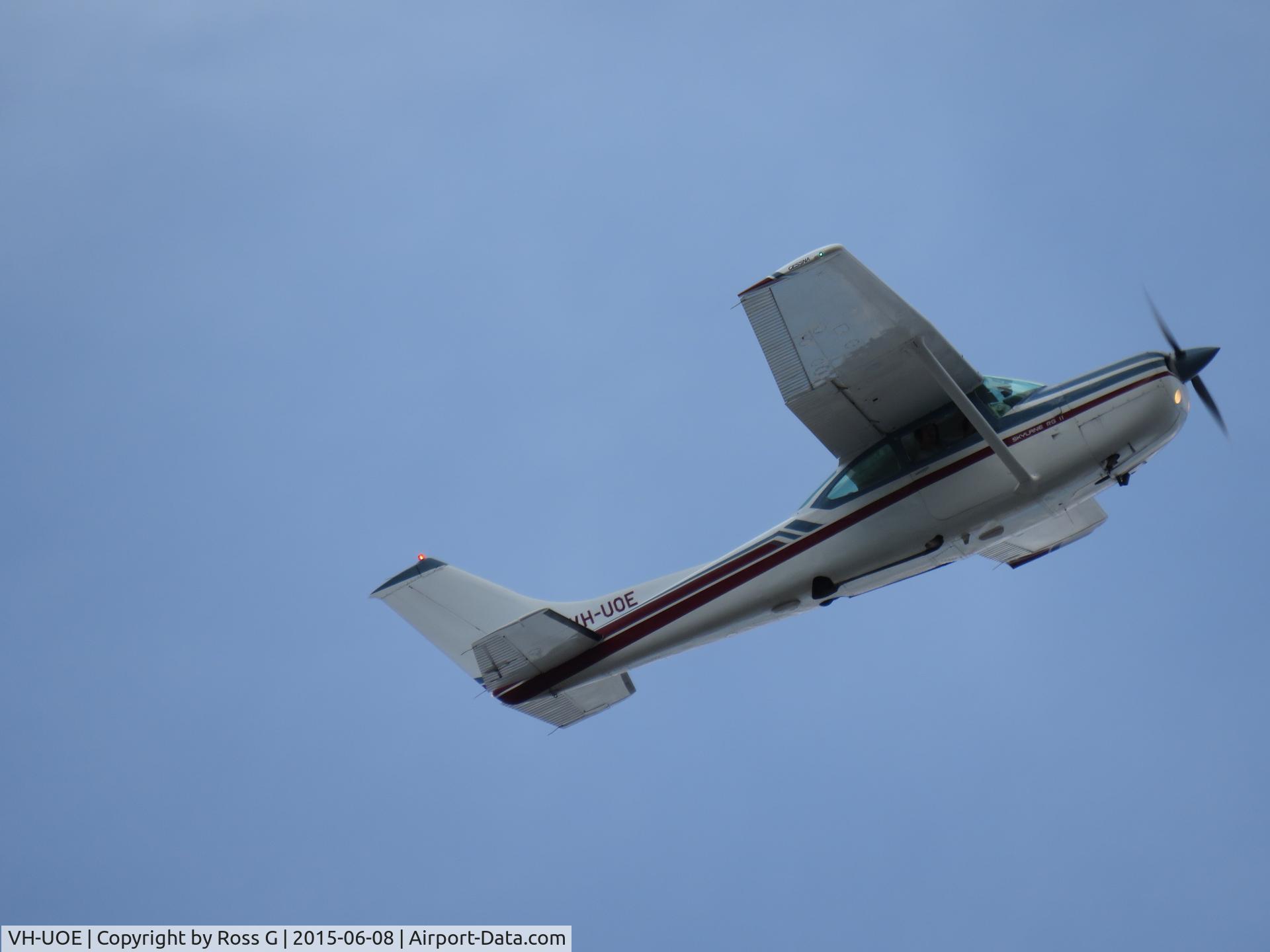 VH-UOE, 1979 Cessna R182 Skylane RG C/N R18201206, Flying over Brisbane City