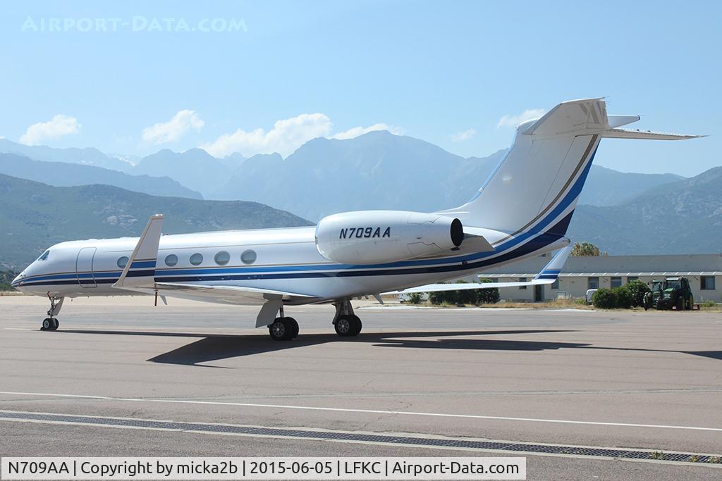 N709AA, 2001 Gulfstream Aerospace G-V C/N 635, Parked