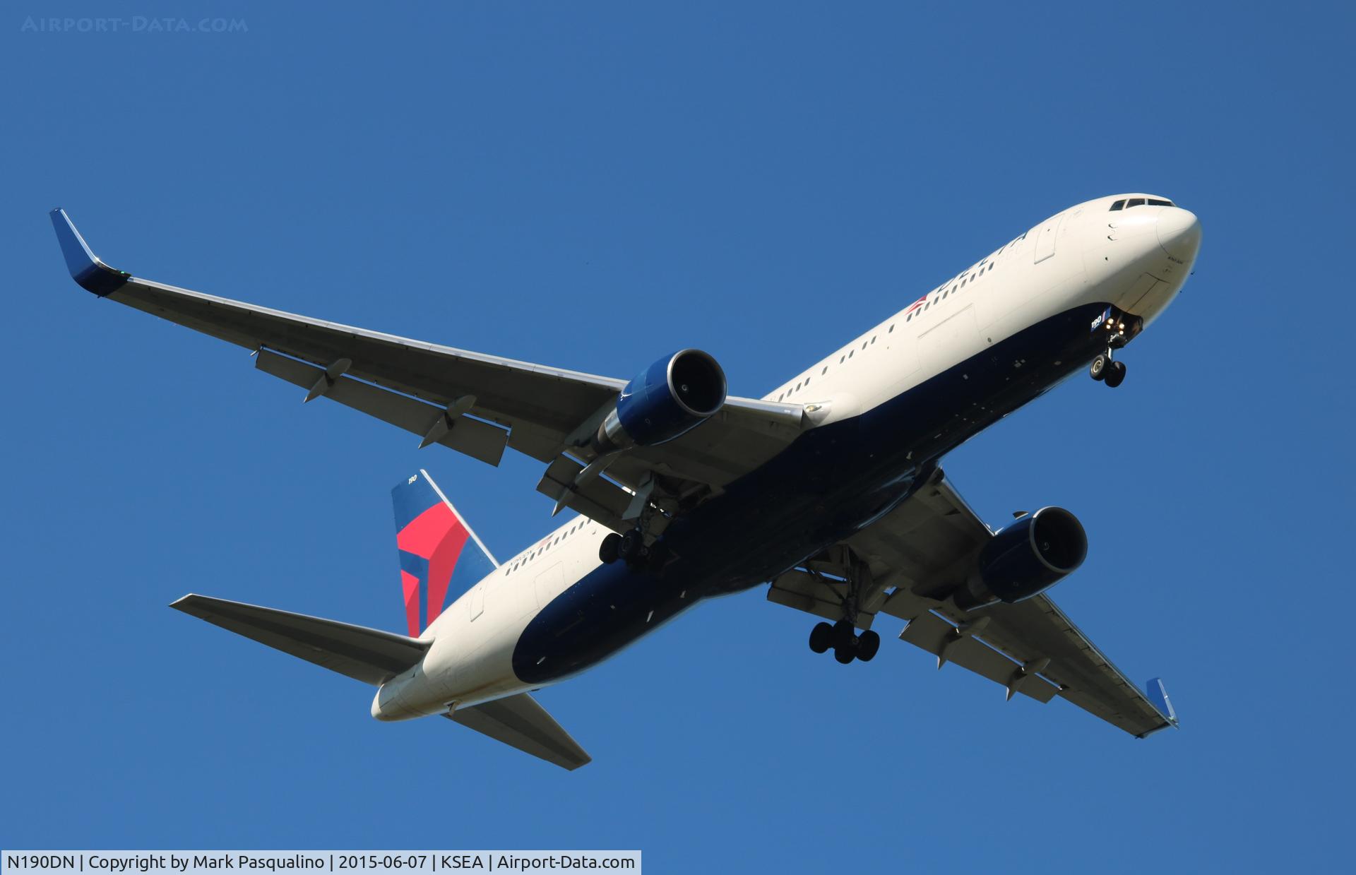 N190DN, 1997 Boeing 767-332 C/N 28447, Boeing 767-300