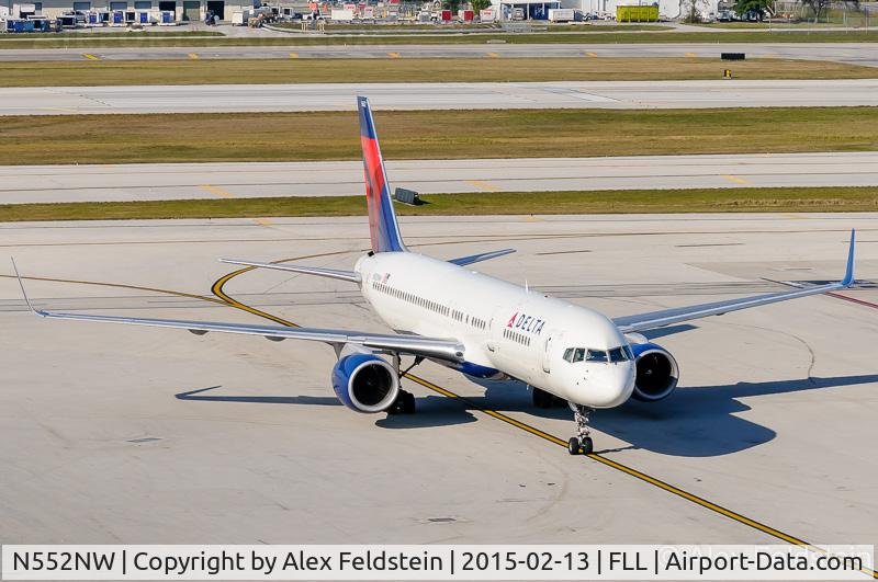 N552NW, 2001 Boeing 757-251 C/N 26499, Ft. Lauderdale