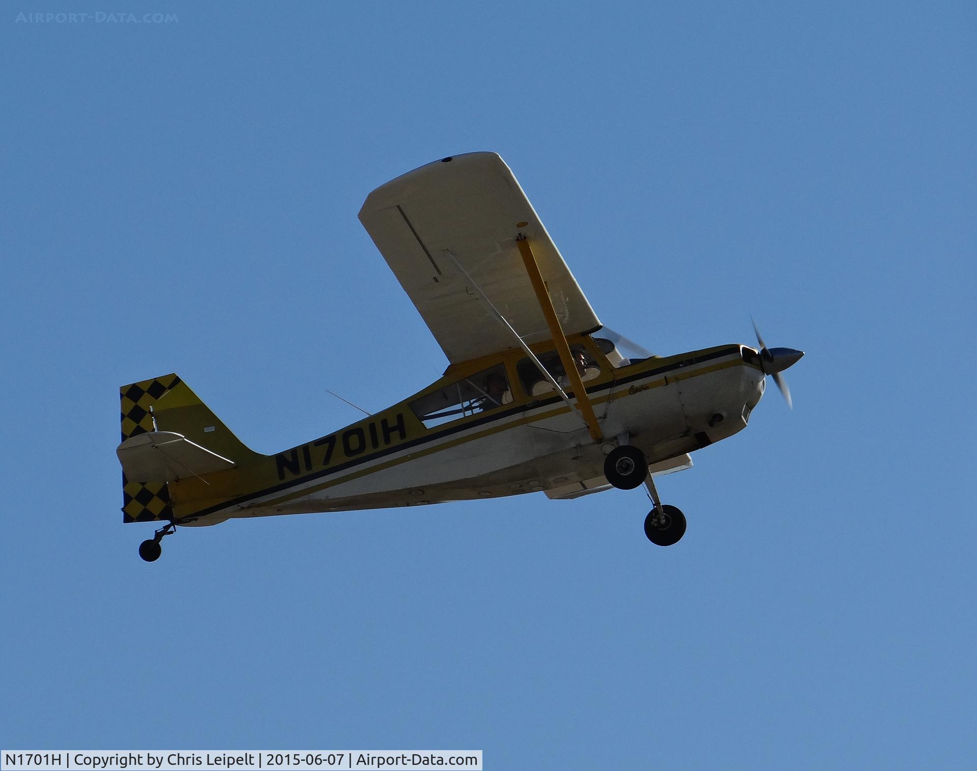 N1701H, 1974 Bellanca 7KCAB Citabria C/N 454-74, A local 1974 Bellanca 7KCAB taking off on runway 31R at Reid Hillview Airport, CA.