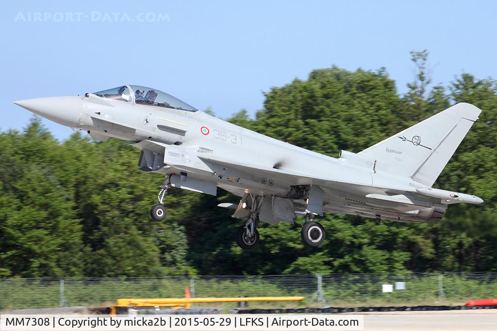MM7308, Eurofighter EF-2000 Typhoon S C/N IS040, Landing