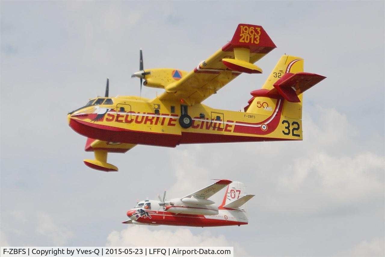 F-ZBFS, Canadair CL-215-6B11 CL-415 C/N 2001, Canadair CL-415, On display, La Ferté-Alais airfield (LFFQ) Airshow 2015