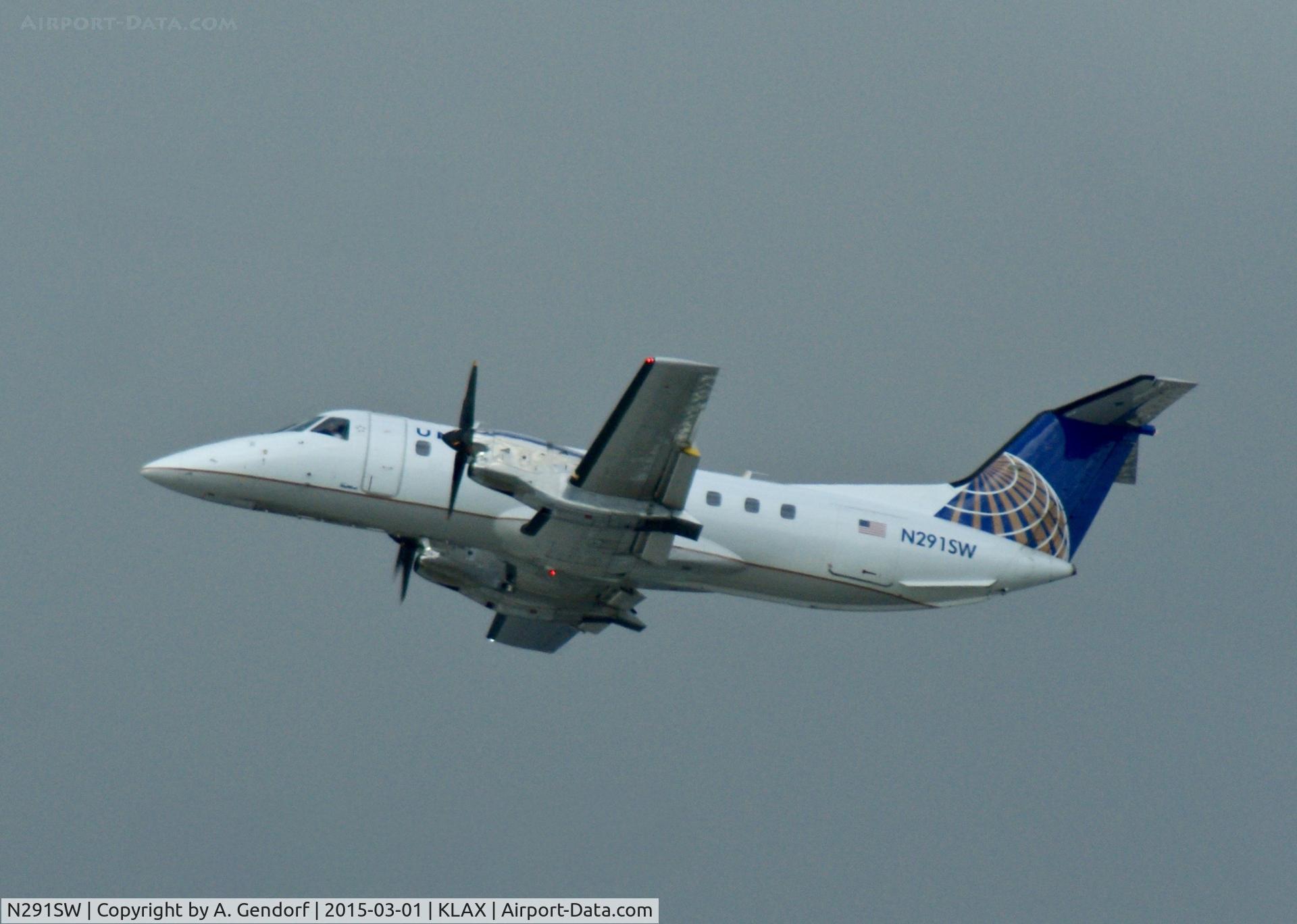 N291SW, 1996 Embraer EMB-120ER Brasilia C/N 120.318, SkyWest (United Express cs.), is here climbing out Los Angeles Int'l(KLAX)