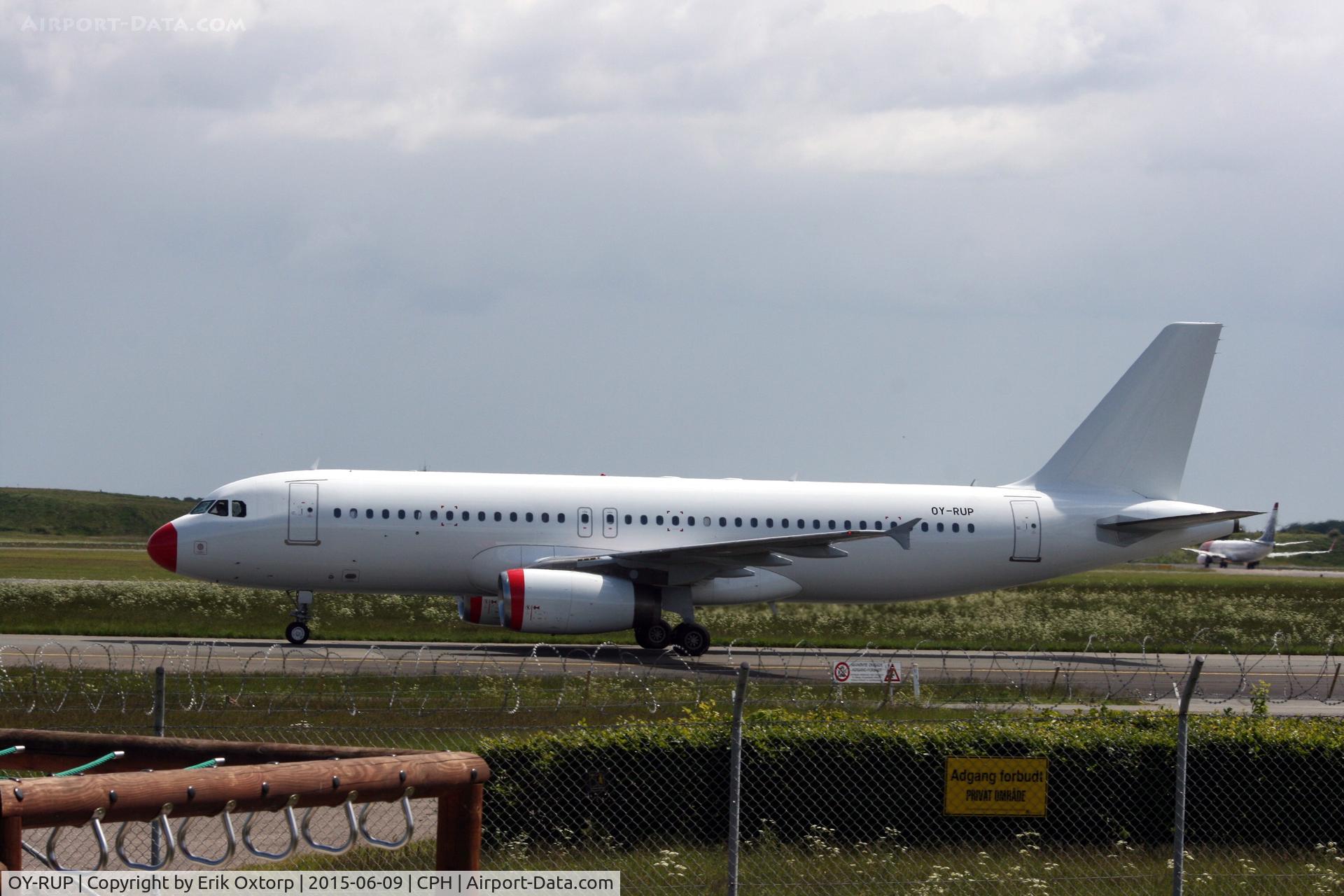 OY-RUP, 1993 Airbus A320-231 C/N 0406, OY-RUP arrived rw 04L