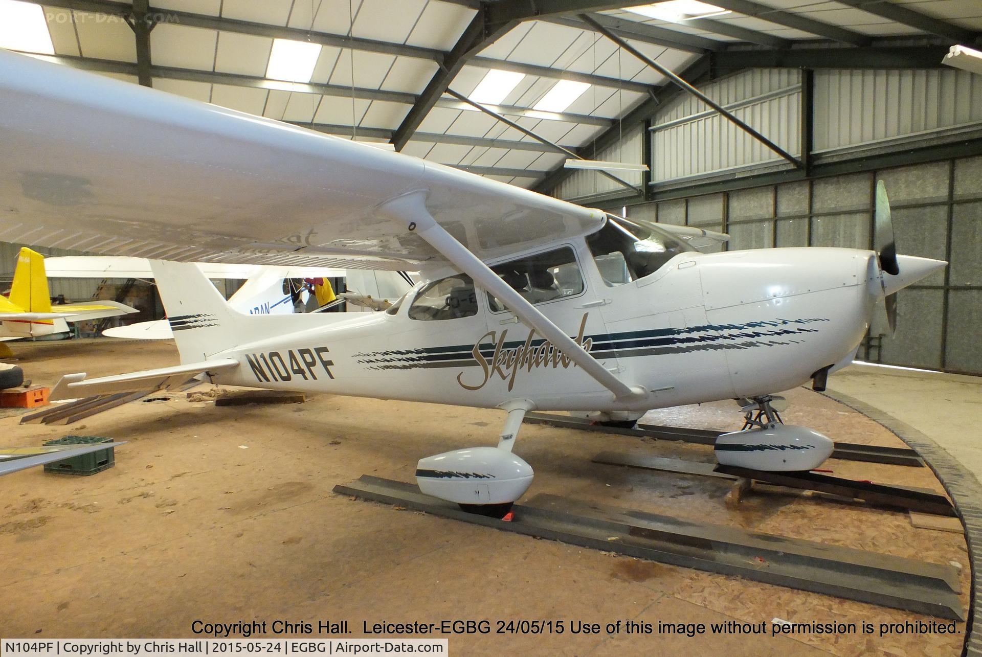 N104PF, 1998 Cessna 172R C/N 17280313, inside the 