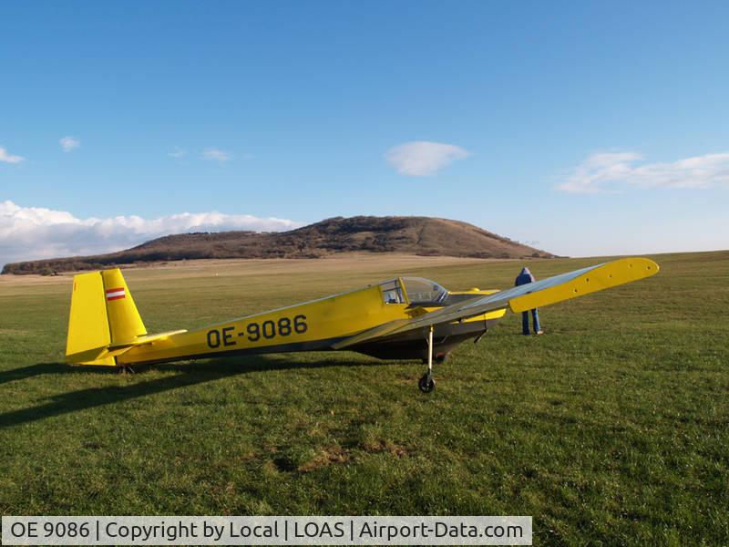 OE 9086, 1974 Scheibe SF-25C Falke C/N 4495, At Homebase LOAS