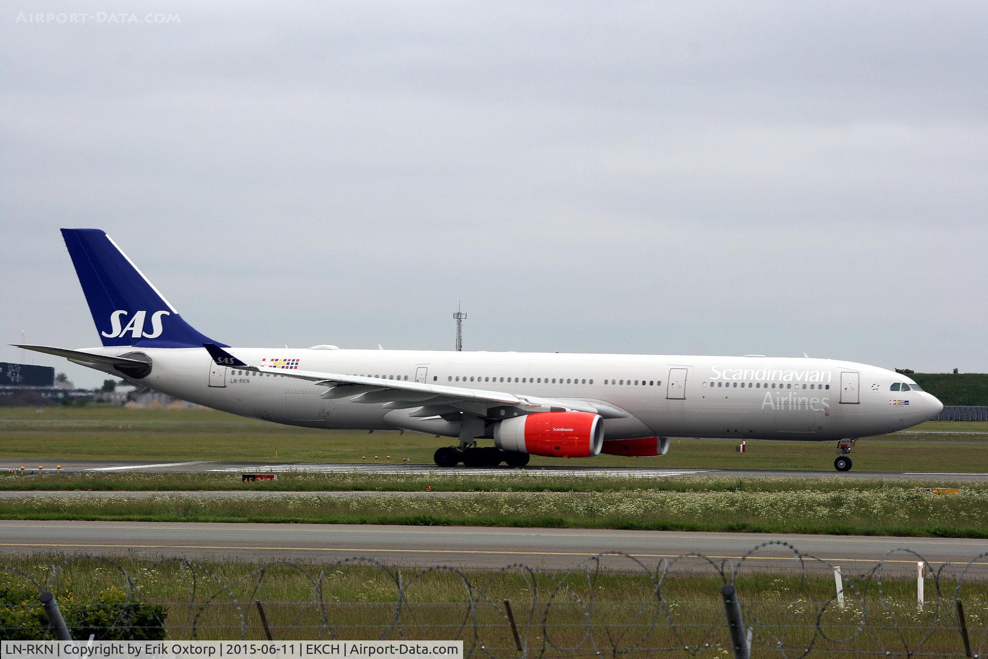 LN-RKN, 2003 Airbus A330-343X C/N 568, LN-RKN, repainted into normal SAS c/s.
Taking off rw 22R