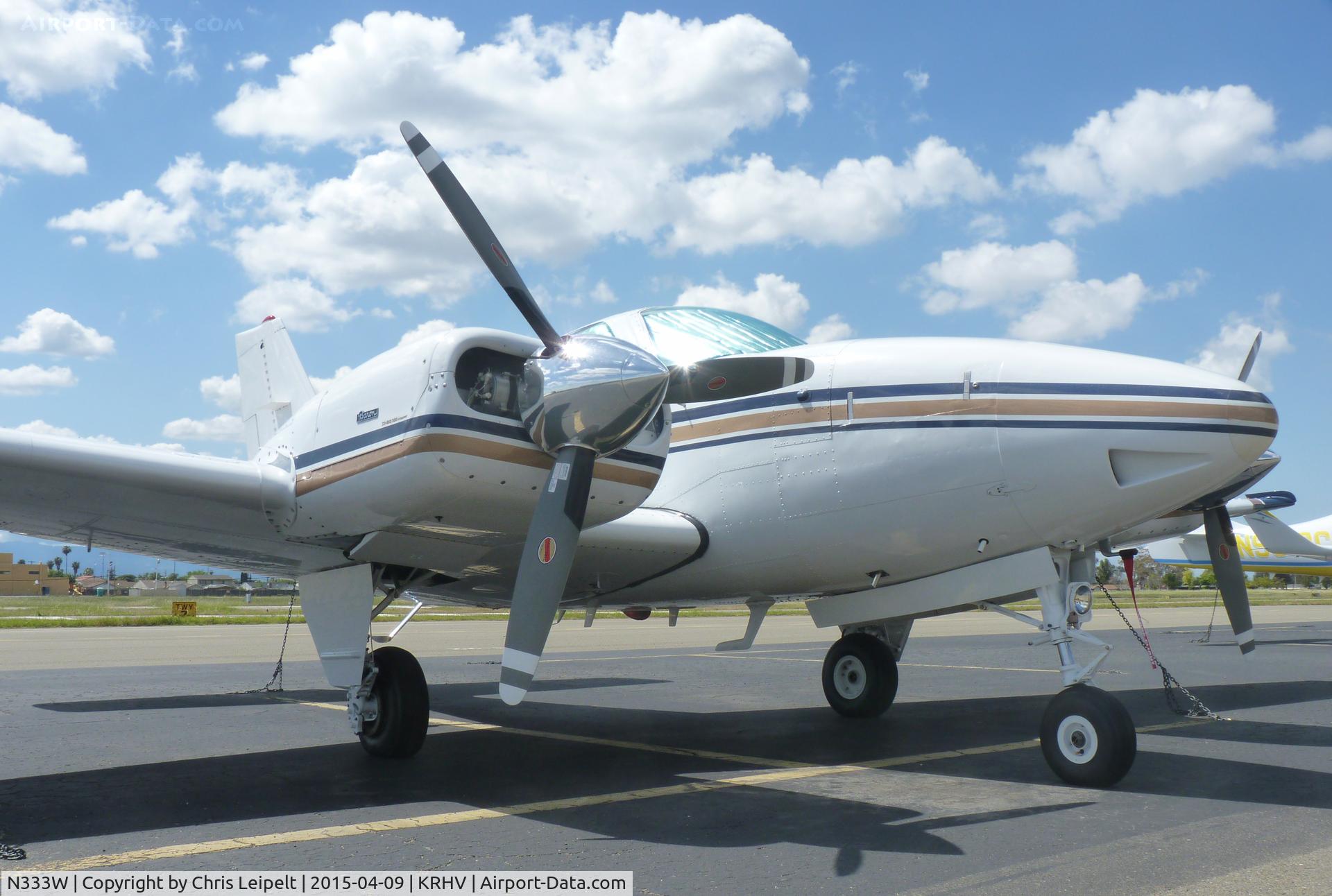 N333W, 1979 Beech E-55 Baron C/N TE-1172, A transient 1979 Beechcraft Baron E-55 (GRECMAR AIR INC · WILMINGTON DE) visiting Reid Hillview Airport, CA.