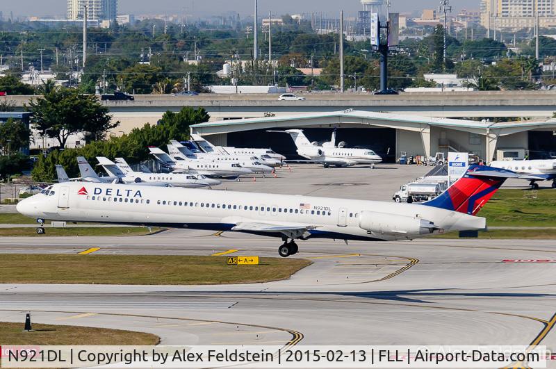 N921DL, 1988 McDonnell Douglas MD-88 C/N 49645, Ft. Lauderdale