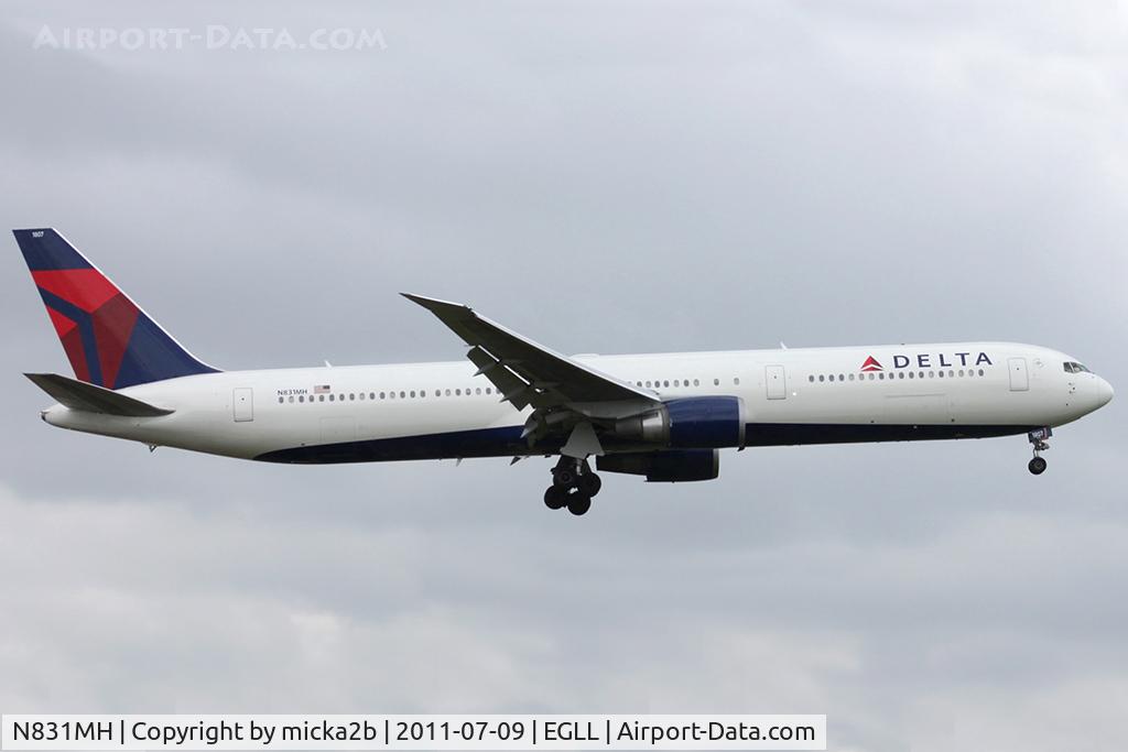 N831MH, 2000 Boeing 767-432/ER C/N 29702, Landing