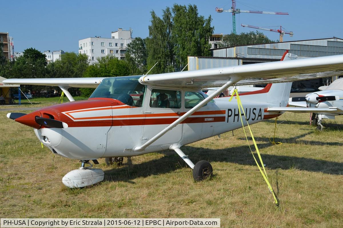 PH-USA, Cessna 172P C/N 17274718, Standing in front of Warsaw Aeroclub hangar.