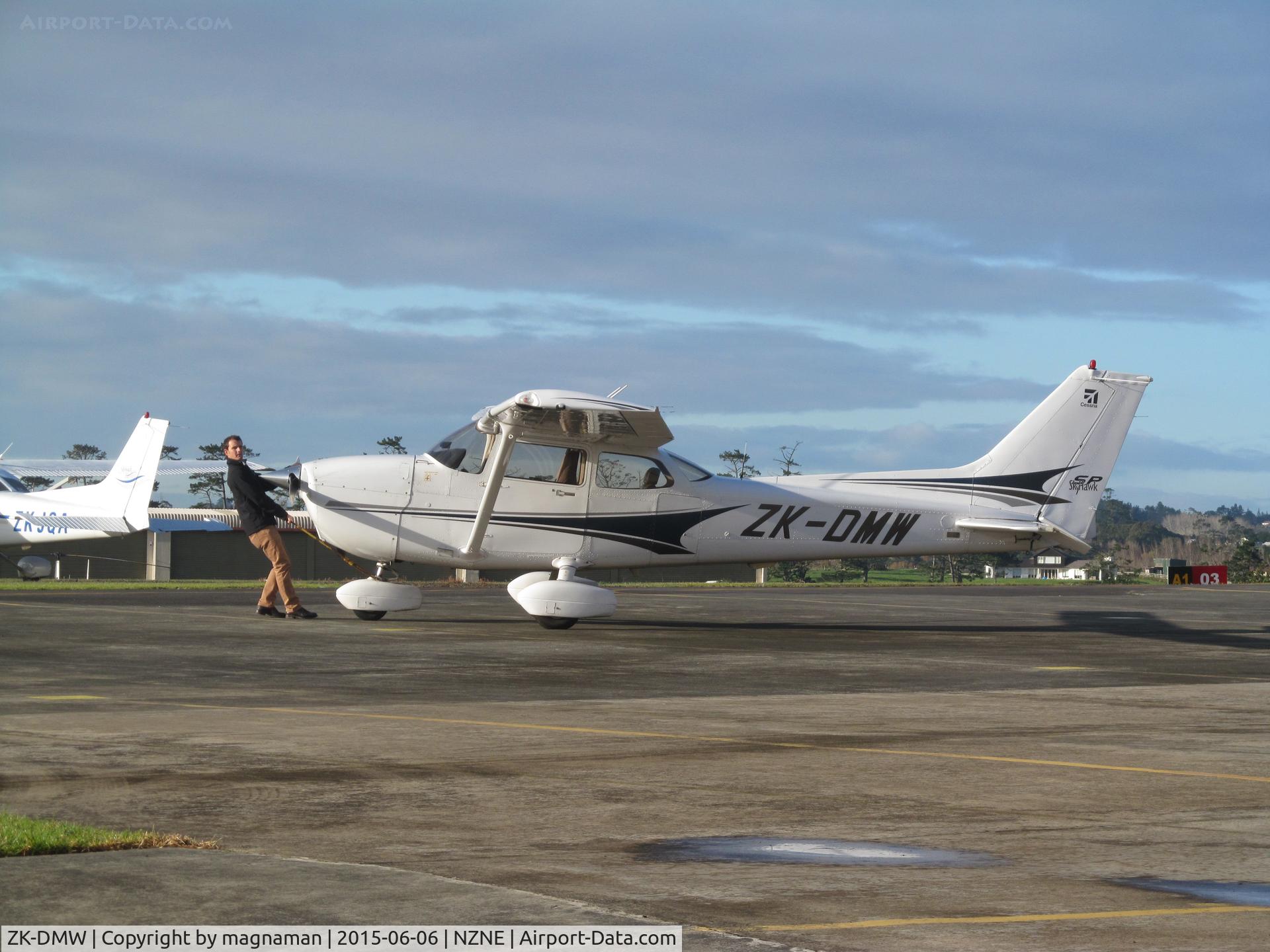 ZK-DMW, Cessna 172S C/N 172S9620, Pulled out for lesson