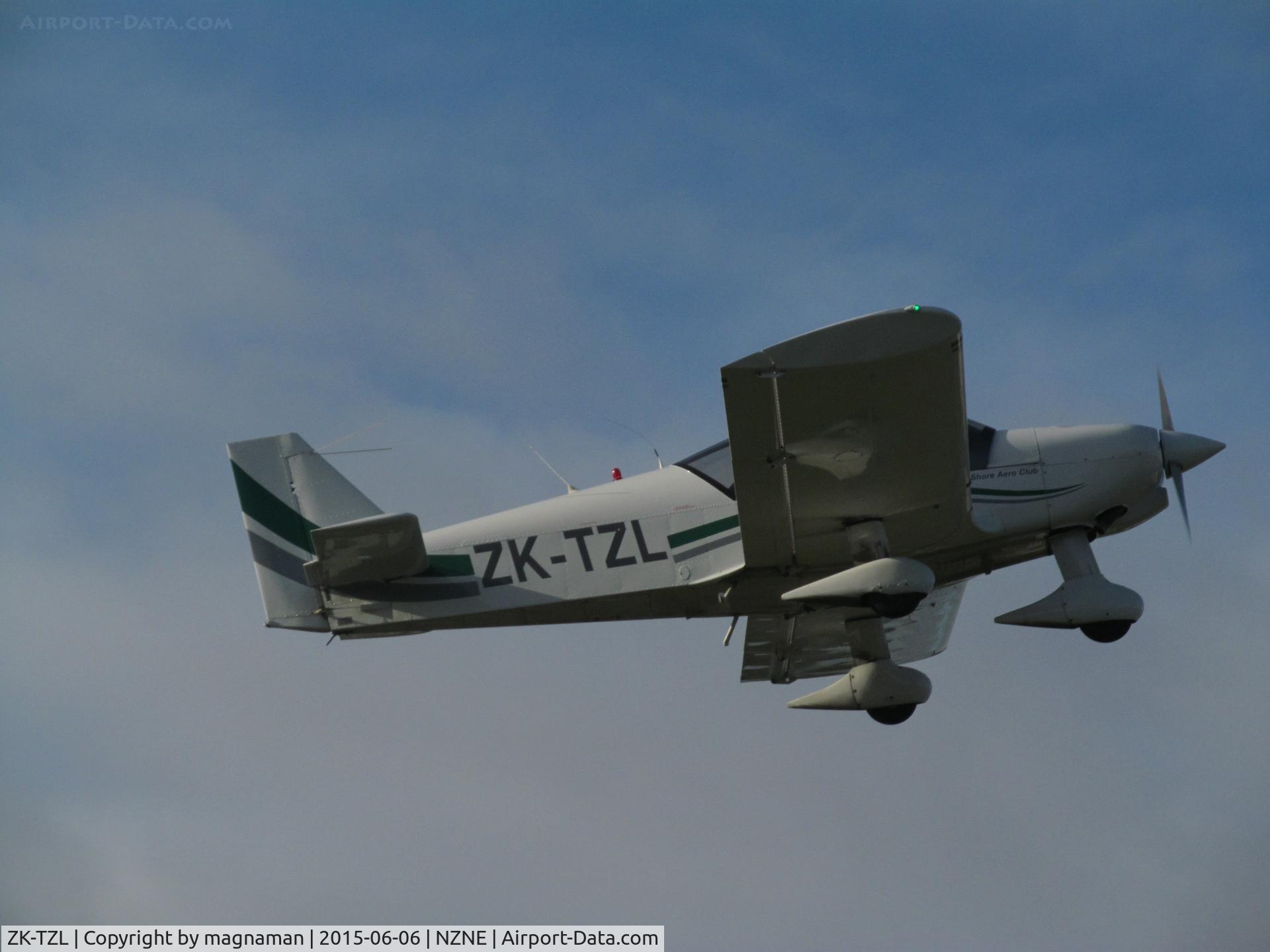 ZK-TZL, Robin R-2120U C/N 363, take off