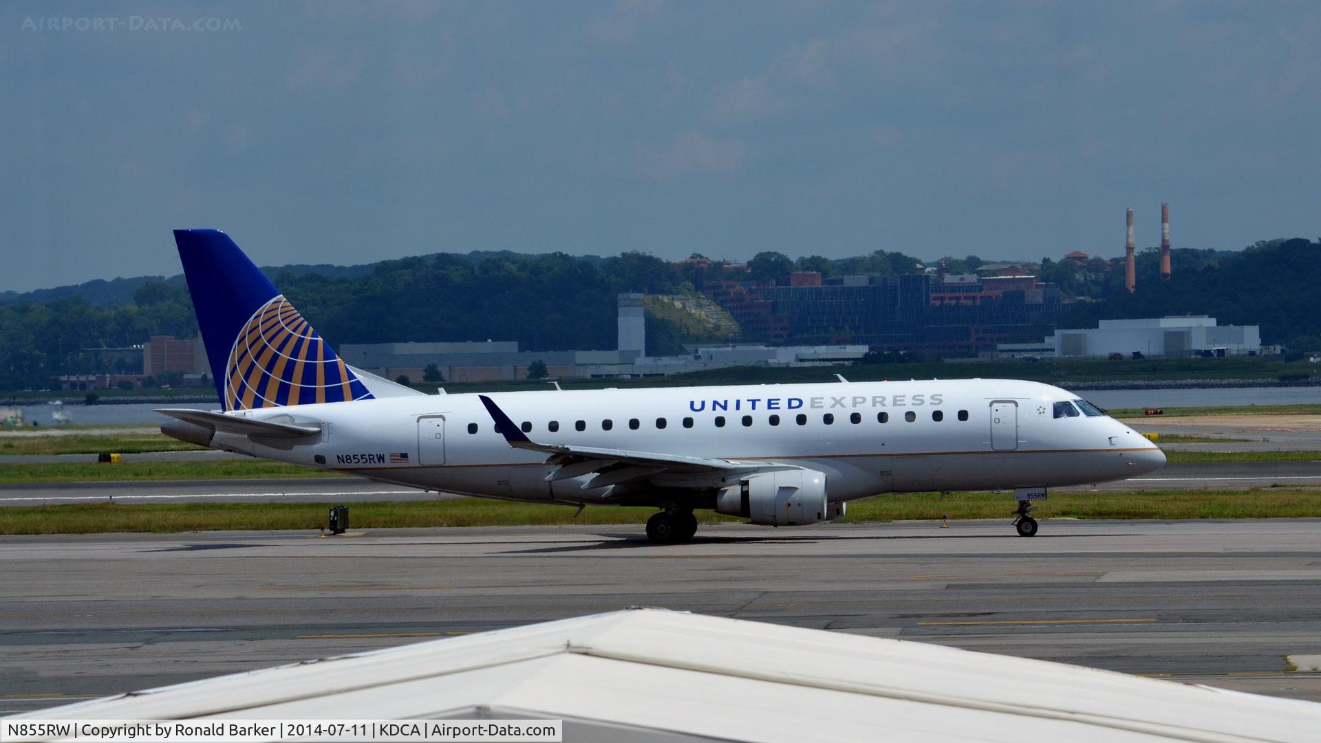 N855RW, 2005 Embraer 170SE (ERJ-170-100SE) C/N 17000077, Taxi National
