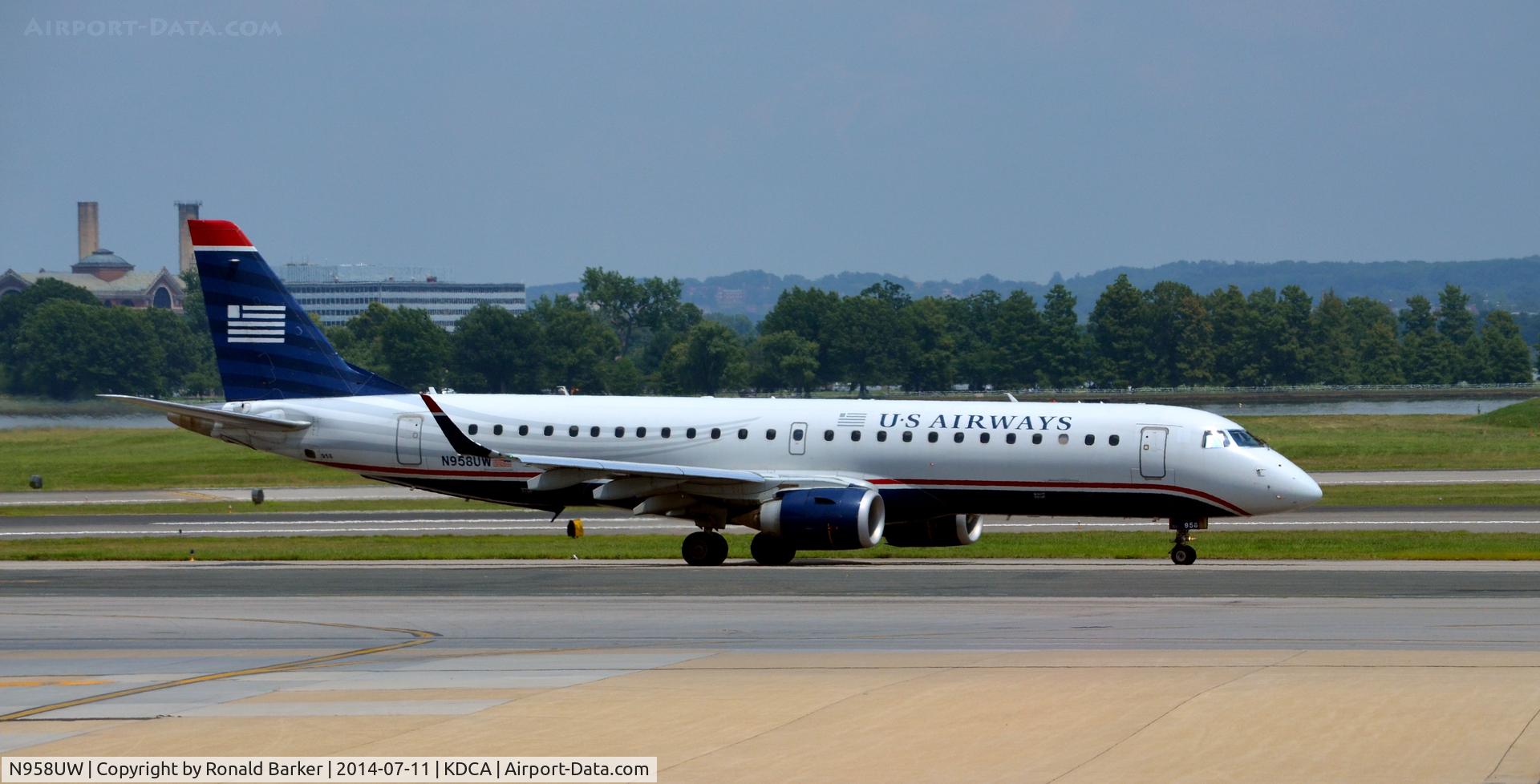N958UW, 2008 Embraer ERJ-190-100 IGW 190AR C/N 19000164, Taxi National