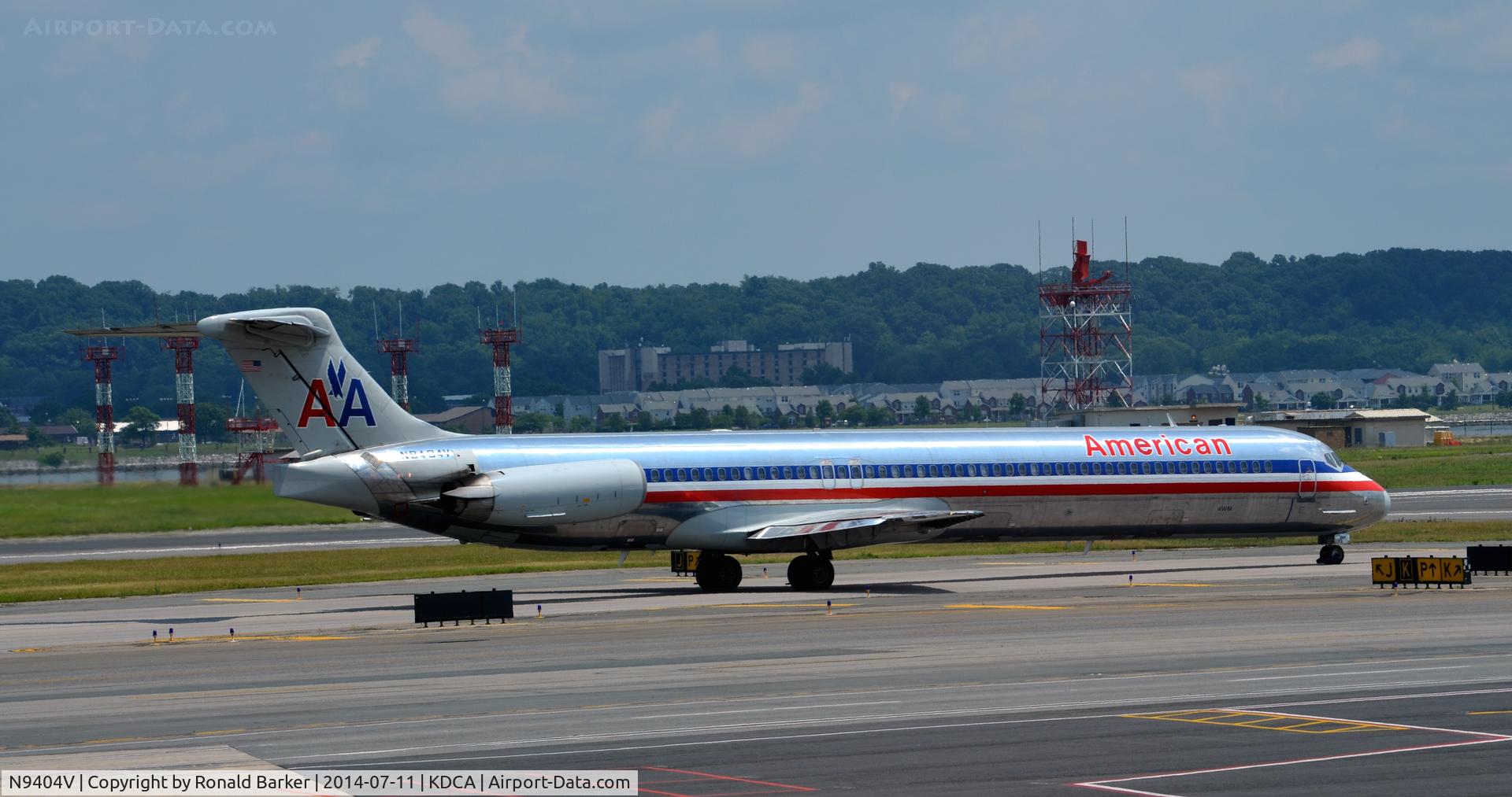 N9404V, 1992 McDonnell Douglas MD-83 (DC-9-83) C/N 53140, Taxi National