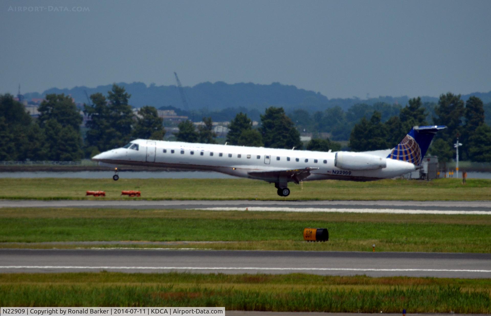 N22909, 2001 Embraer ERJ-145LR (EMB-145LR) C/N 145459, Landing National