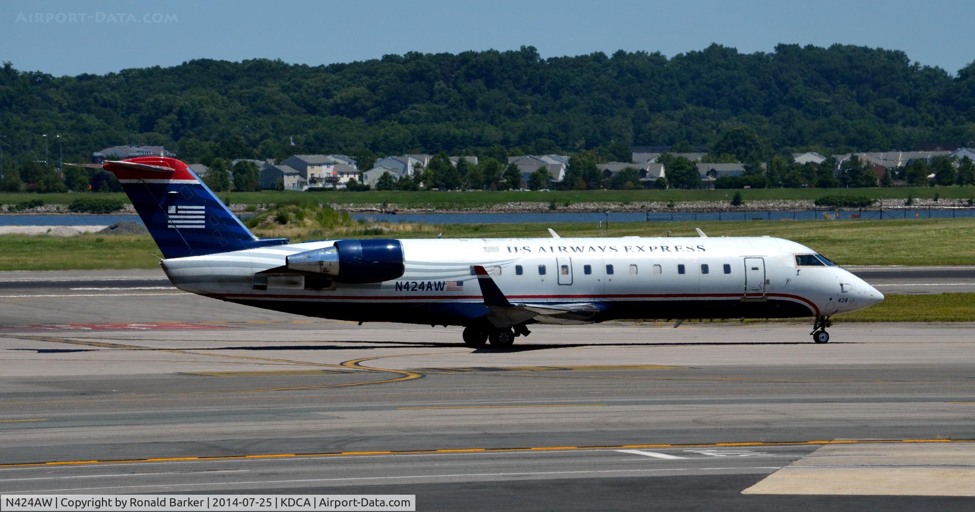N424AW, 2002 Bombardier CRJ-200LR (CL-600-2B19) C/N 7656, Taxi National