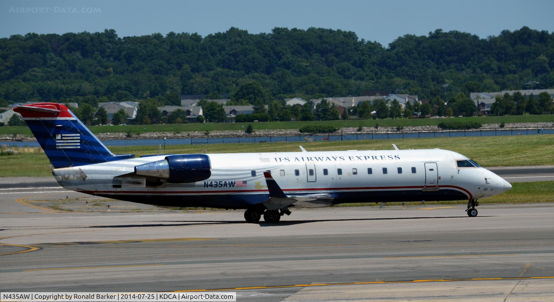 N435AW, 2002 Bombardier CRJ-200ER (CL-600-2B19) C/N 7724, Taxi National