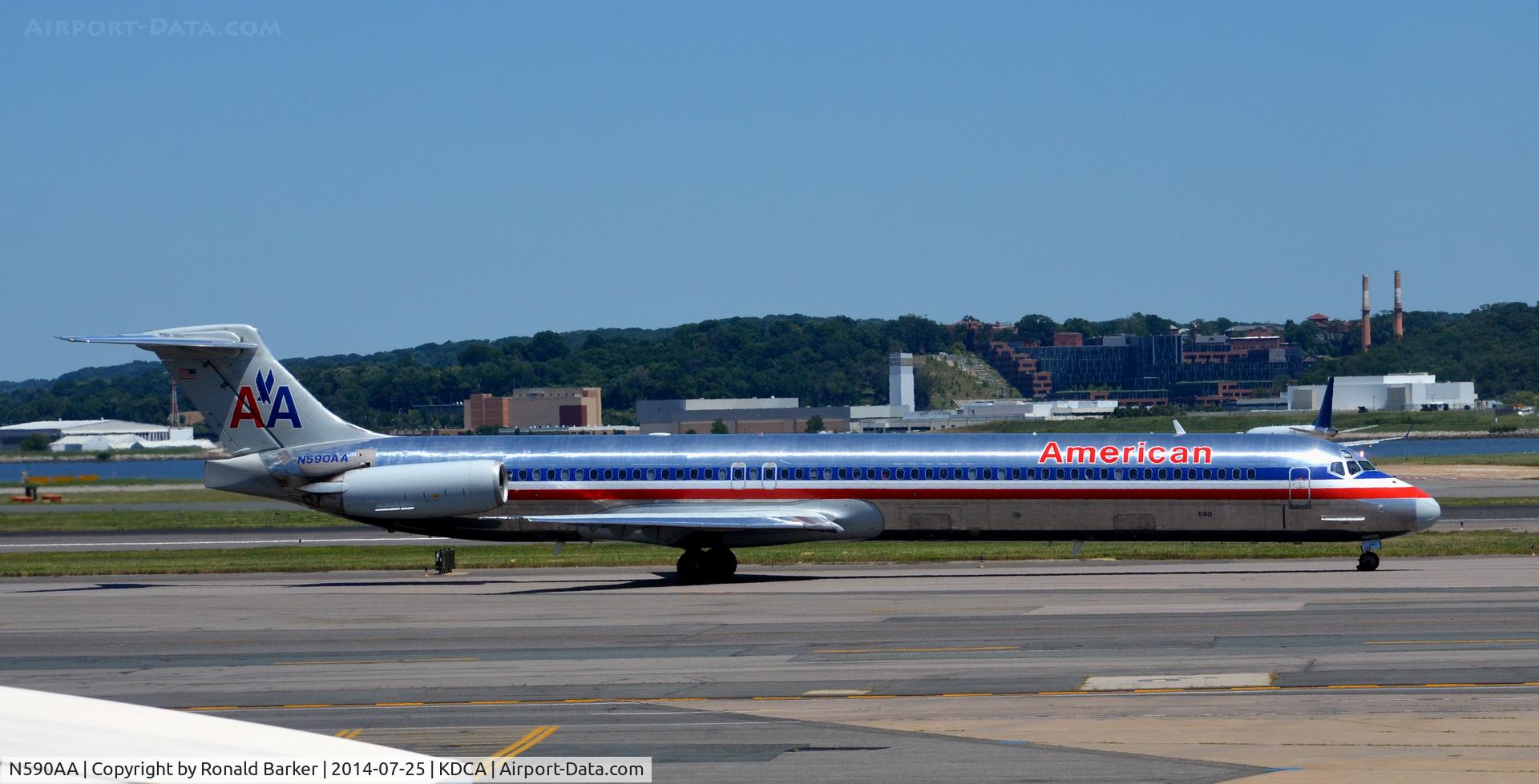 N590AA, 1991 McDonnell Douglas MD-83 (DC-9-83) C/N 53253, Taxi National