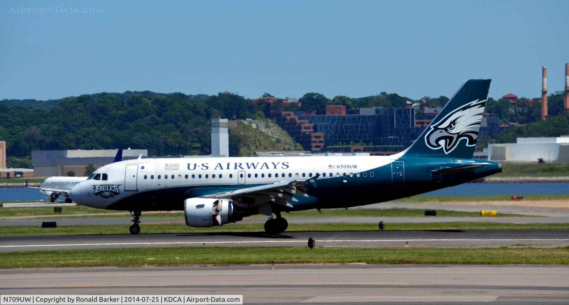 N709UW, 1999 Airbus A319-112 C/N 0997, Landing roll National