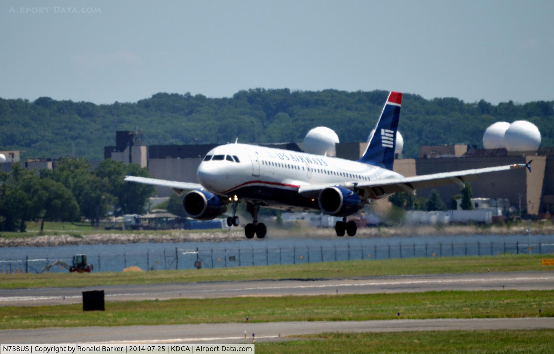 N738US, 2000 Airbus A319-112 C/N 1254, Landing approach National