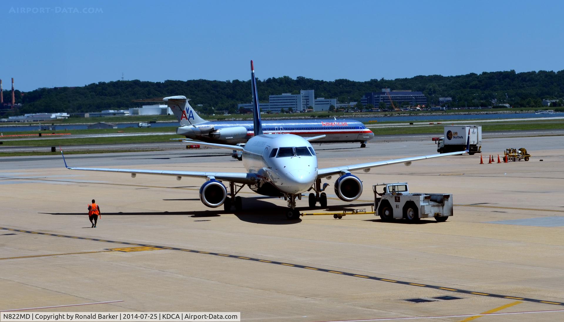 N822MD, 2004 Embraer 170SU (ERJ-170-100SU) C/N 17000043, Pushback National