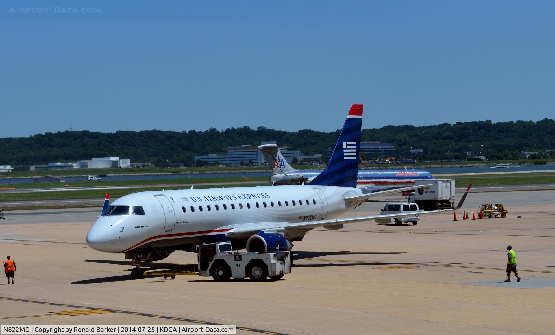 N822MD, 2004 Embraer 170SU (ERJ-170-100SU) C/N 17000043, Pushback National