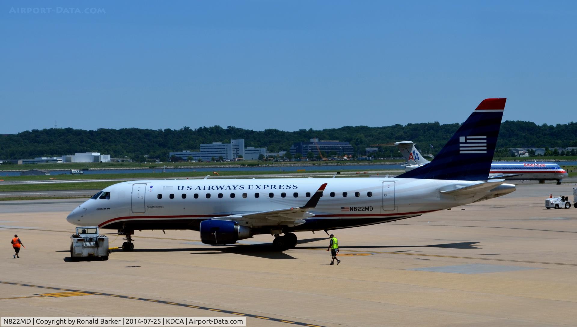 N822MD, 2004 Embraer 170SU (ERJ-170-100SU) C/N 17000043, Pushback National