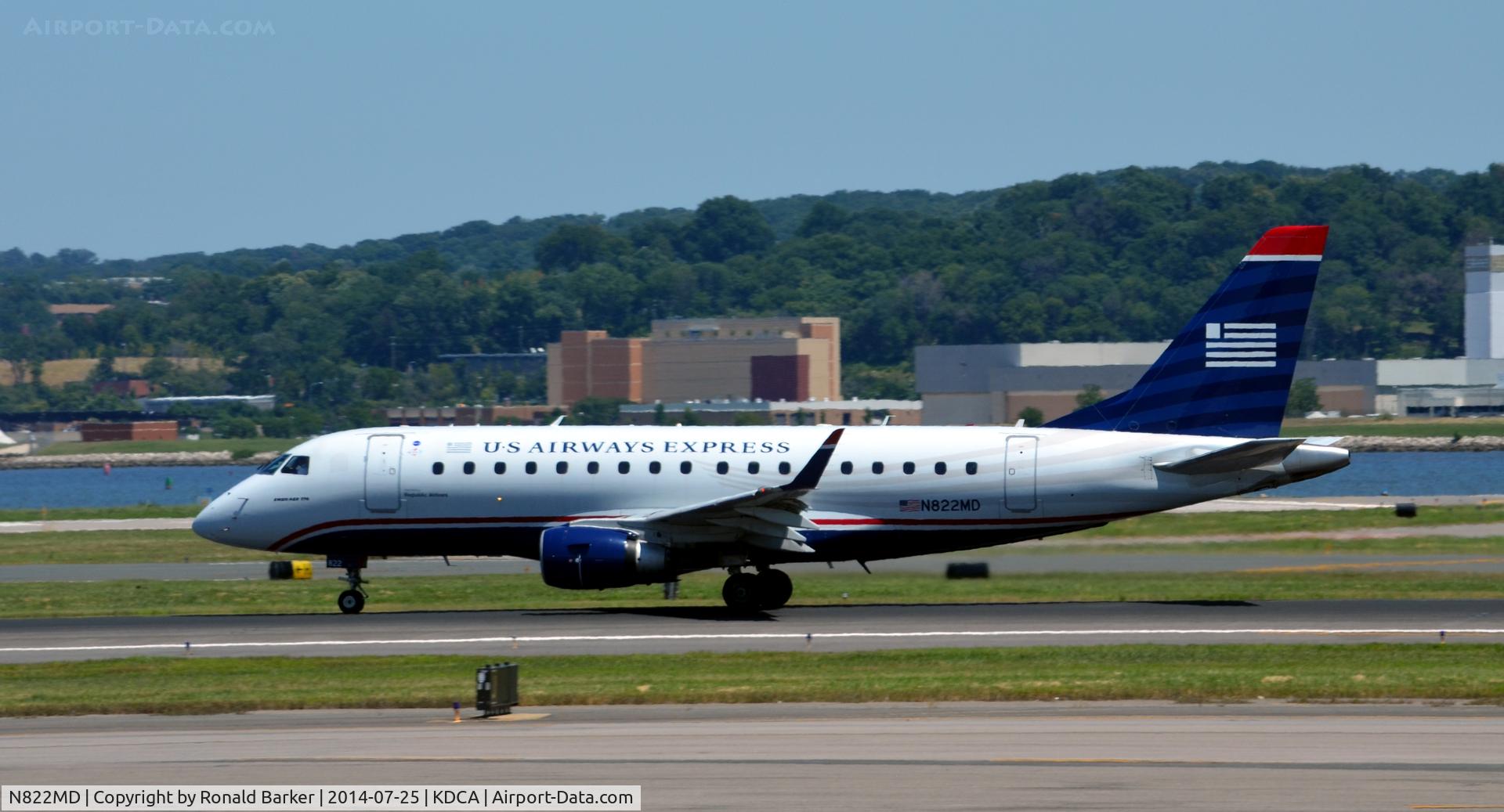 N822MD, 2004 Embraer 170SU (ERJ-170-100SU) C/N 17000043, Takeoff National