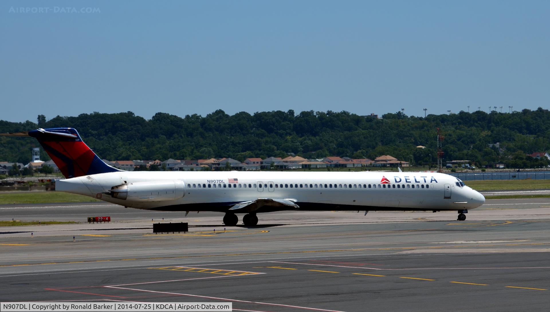 N907DL, 1987 McDonnell Douglas MD-88 C/N 49538, Taxi National