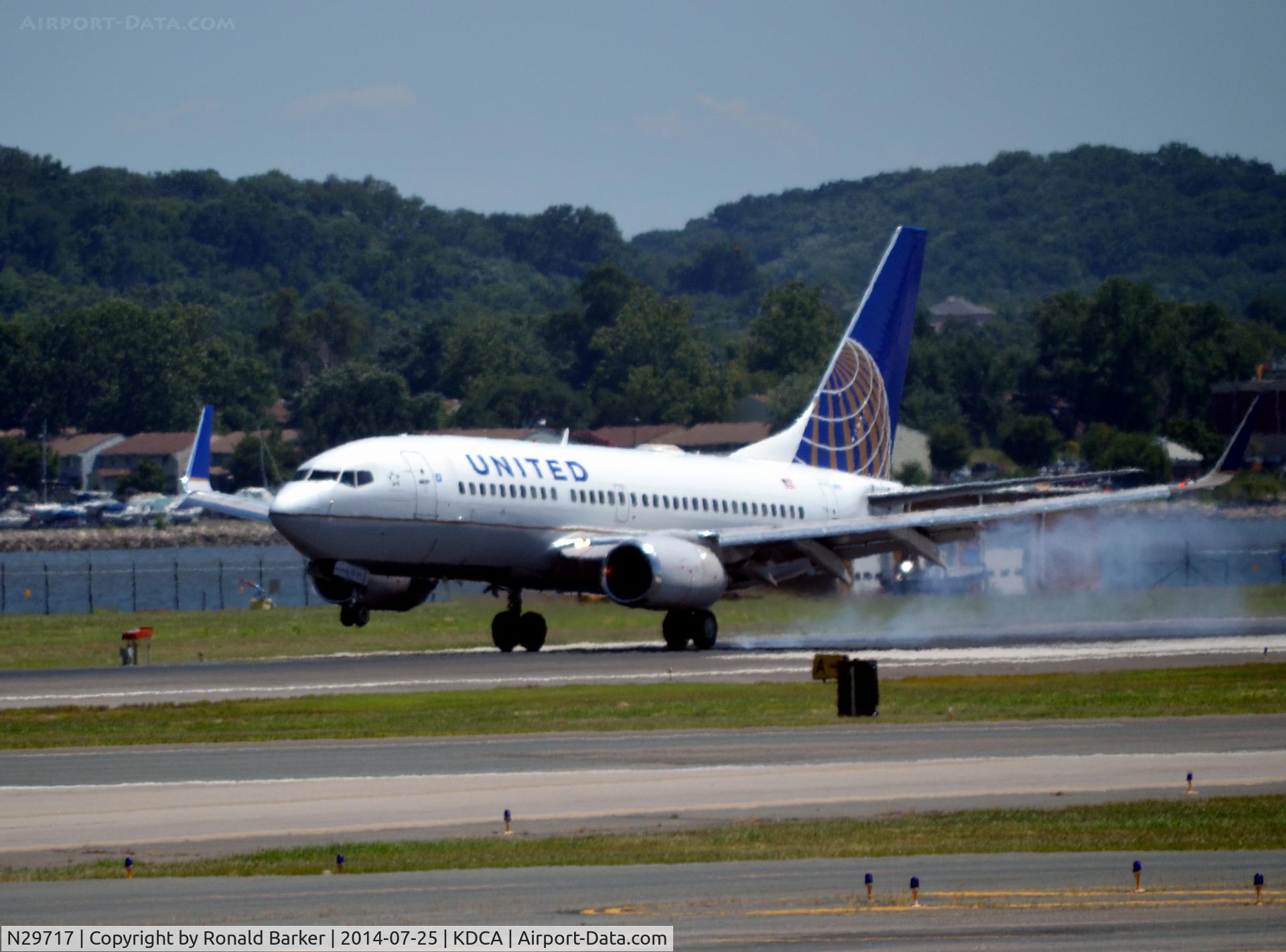 N29717, 1999 Boeing 737-724 C/N 28936, Landing National