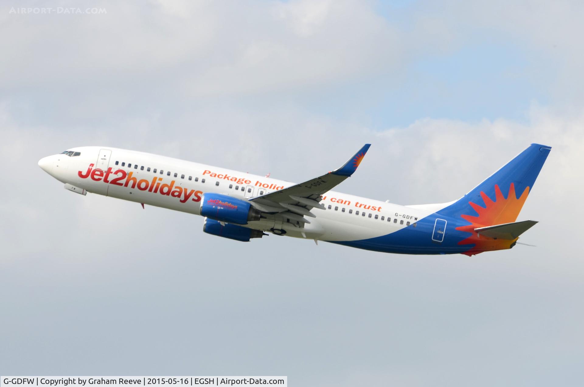 G-GDFW, 2000 Boeing 737-8K5 C/N 27986, Departing from Norwich.