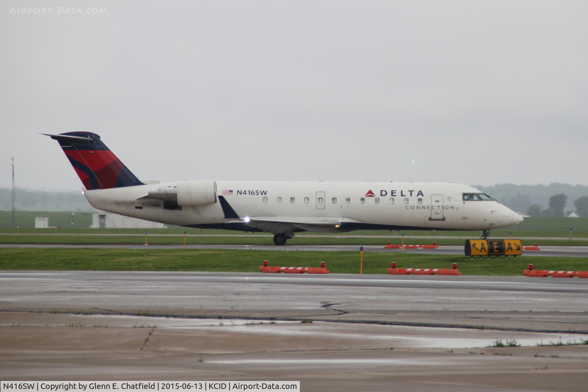 N416SW, 1995 Canadair CRJ-200 (CL-600-2B19) C/N 7089, Taxiing for departure in light rain
