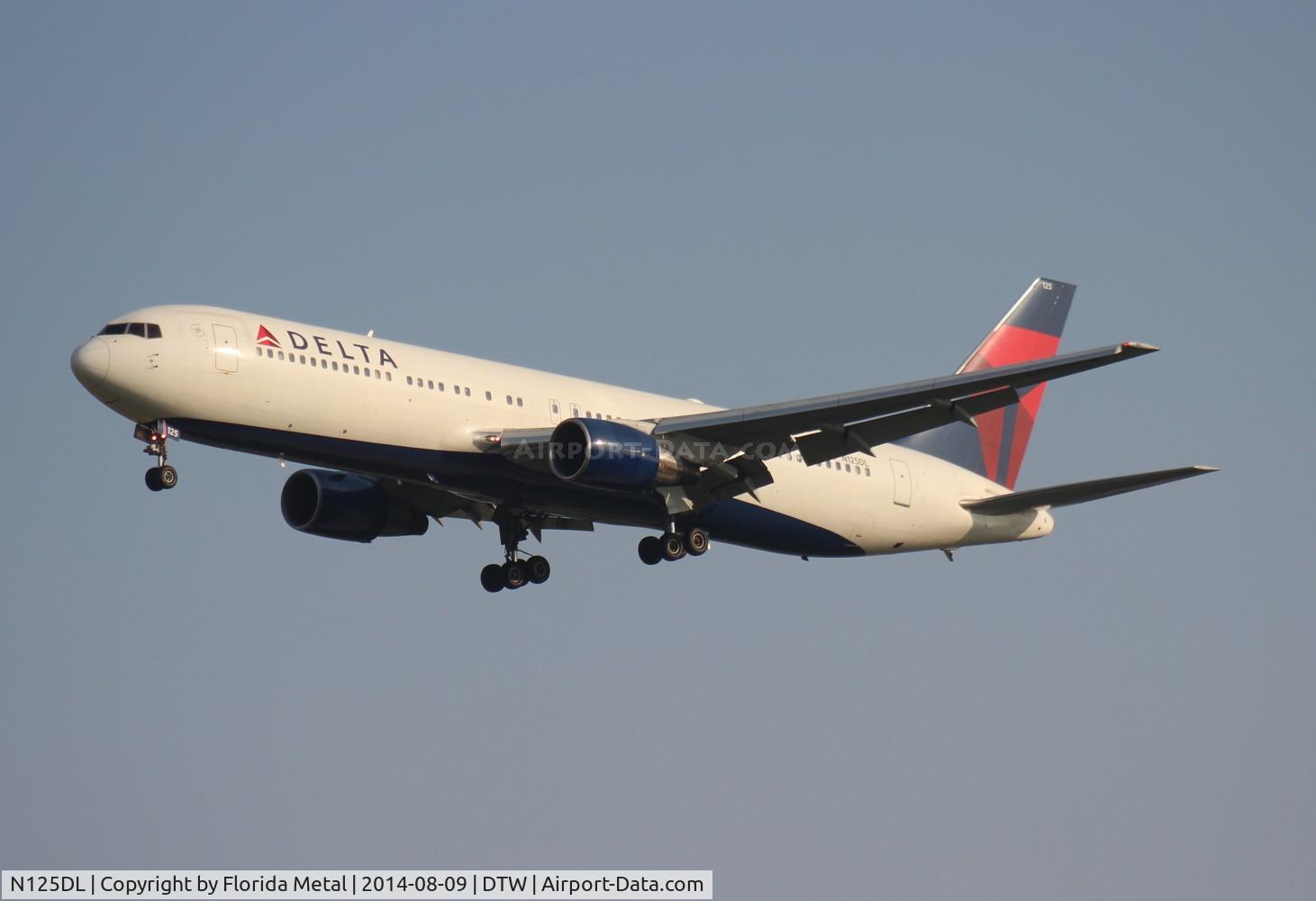 N125DL, 1988 Boeing 767-332 C/N 24075, Delta 767-300