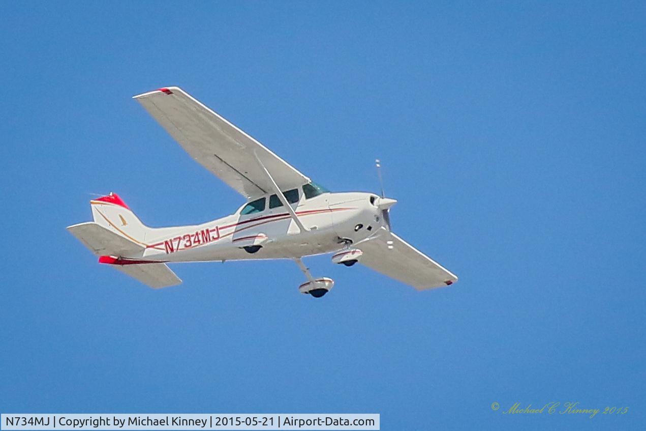N734MJ, 1977 Cessna 172N C/N 17268958, Flying over Kent WA
