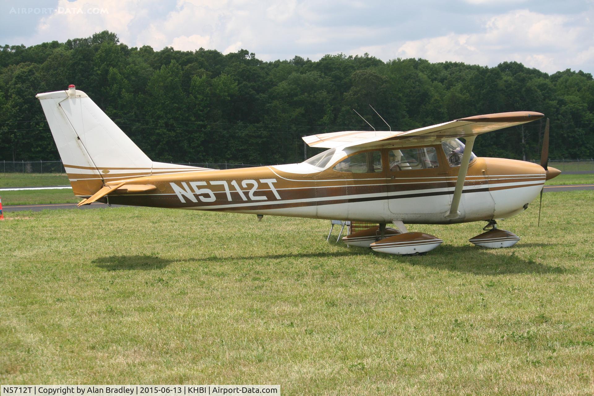 N5712T, 1964 Cessna 172E C/N 17251612, At Asheboro fly in, June 13, 2015