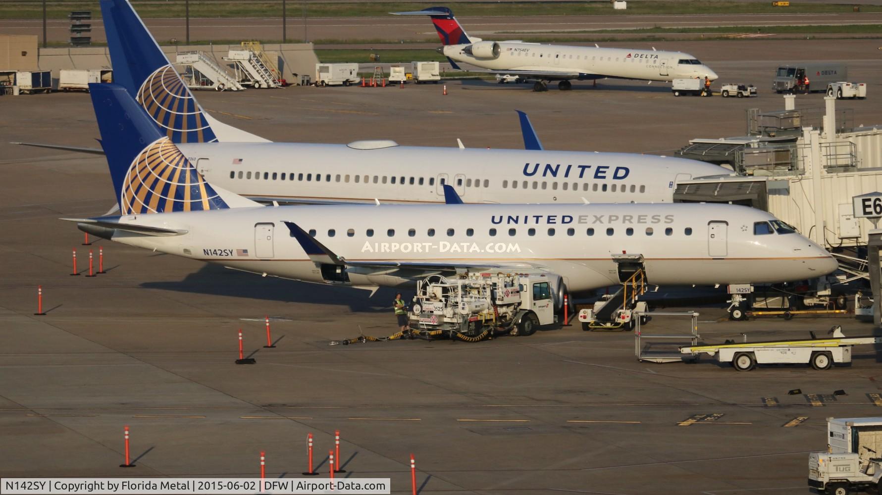 N142SY, 2015 Embraer 175LR (ERJ-170-200LR) C/N 17000475, United Express E175