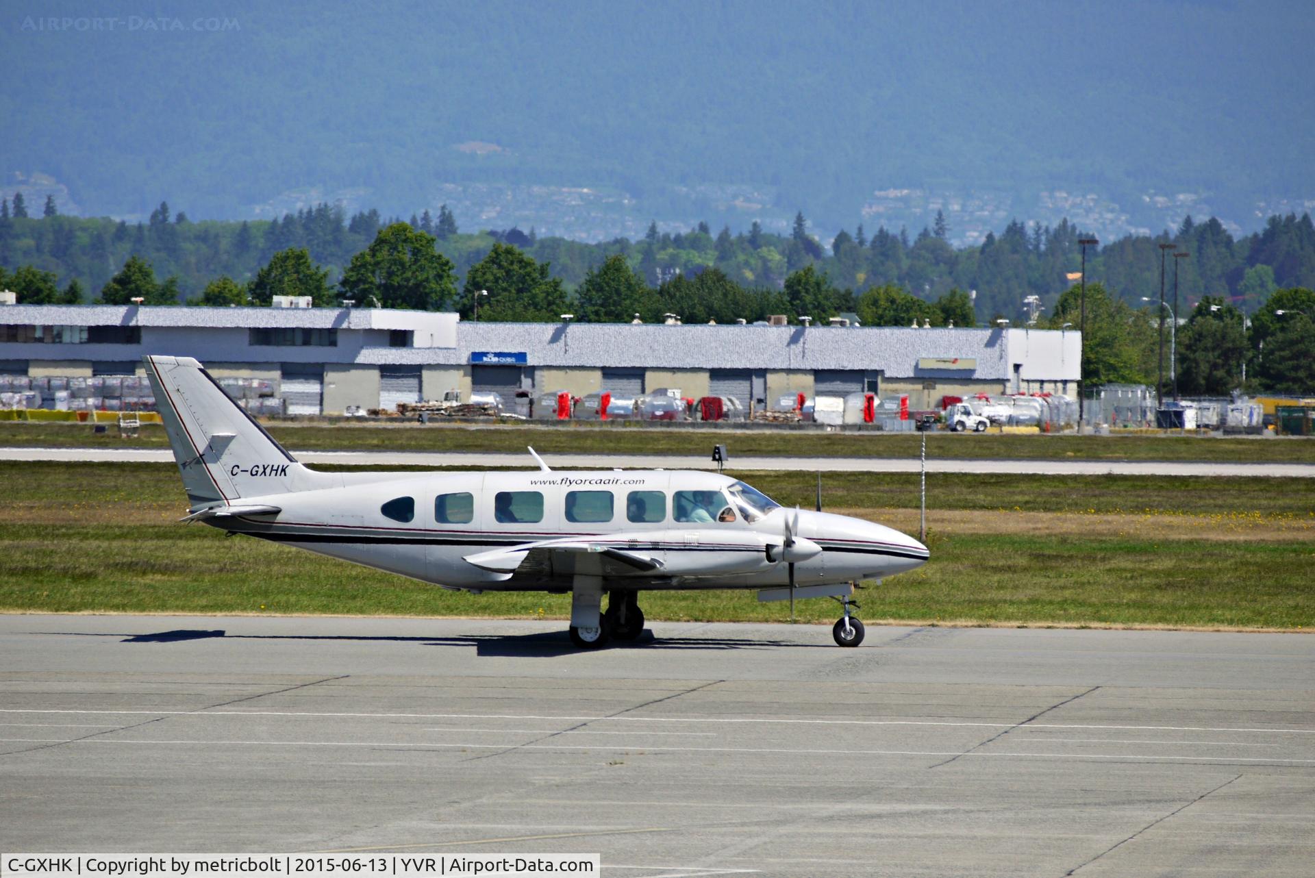 C-GXHK, 1977 Piper PA-31-350 Chieftain C/N 31-7752108, Seen at YVR