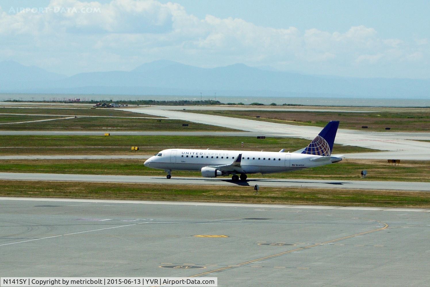 N141SY, 2015 Embraer 175LR (ERJ-170-200LR) C/N 17000472, Seen at YVR