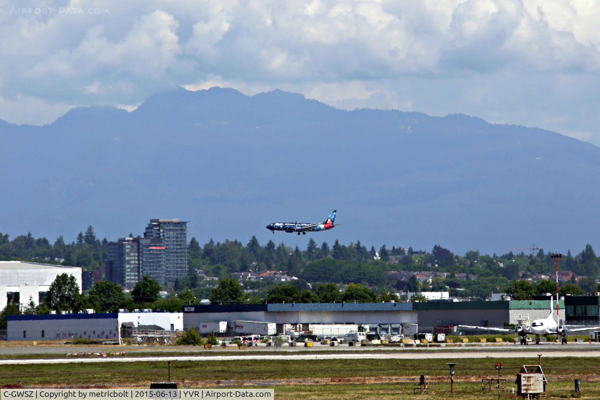 C-GWSZ, 2010 Boeing 737-8CT C/N 37092, Landing at YVR