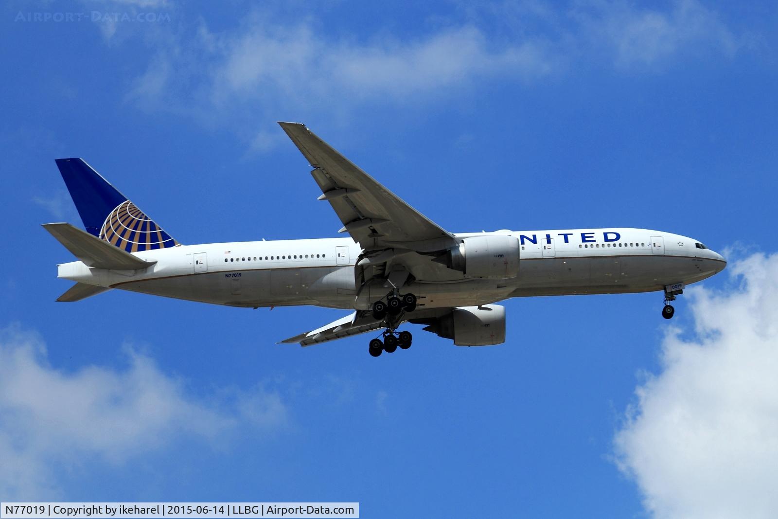 N77019, 2007 Boeing 777-224 C/N 35547, Landing on runway 30, fly in from Newark, USA.