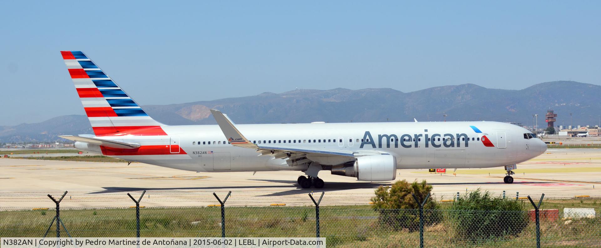 N382AN, 1993 Boeing 767-323/ER C/N 25451, El Prat Barcelona - España