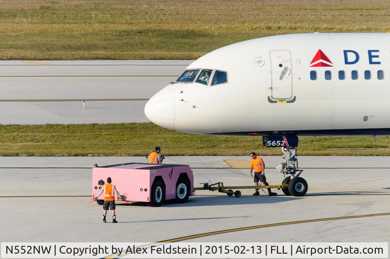 N552NW, 2001 Boeing 757-251 C/N 26499, Ft. Lauderdale