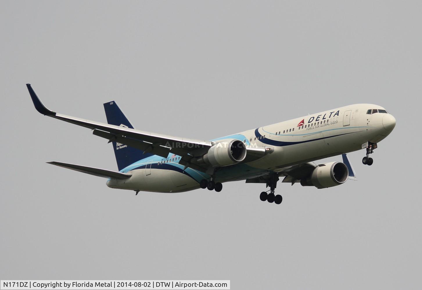 N171DZ, 1998 Boeing 767-332 C/N 29690, Delta Habitat for Humanity