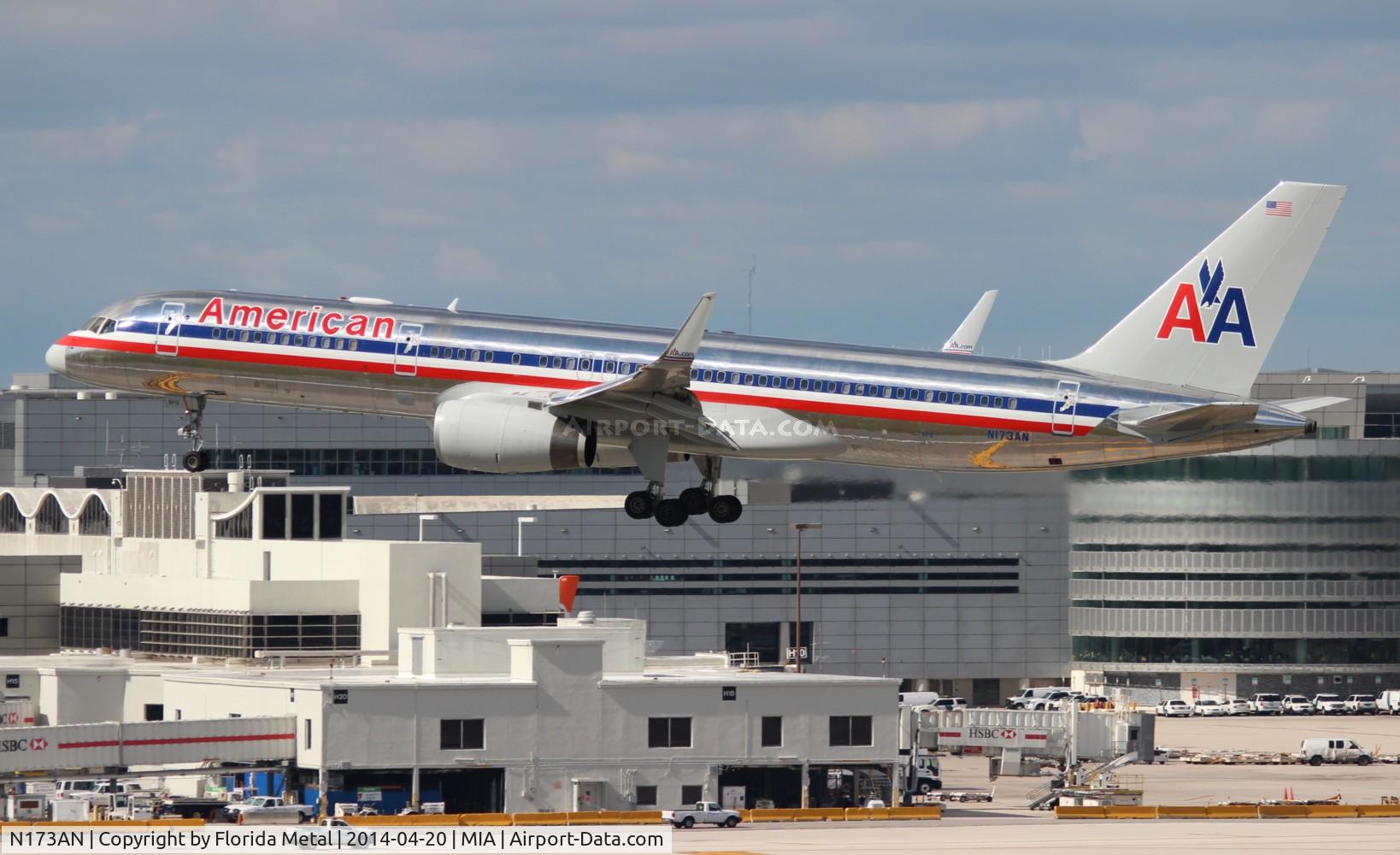 N173AN, 2002 Boeing 757-223 C/N 32399, American