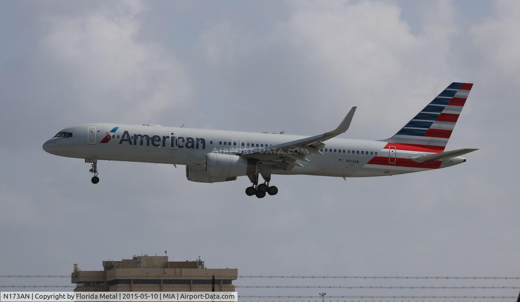 N173AN, 2002 Boeing 757-223 C/N 32399, American
